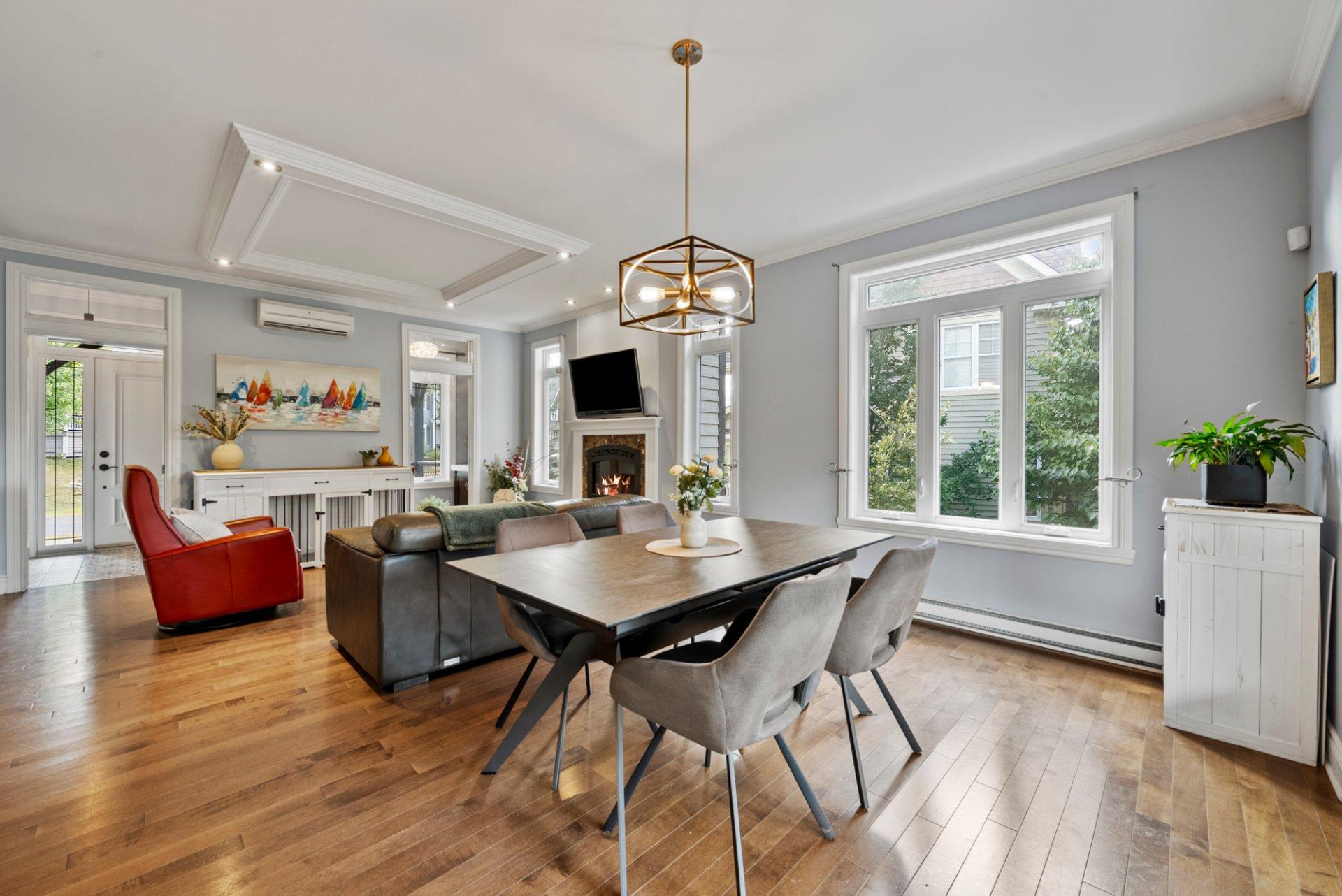 









182


Rue de Saguenay

,
Bromont,




QC
J2L2H8

