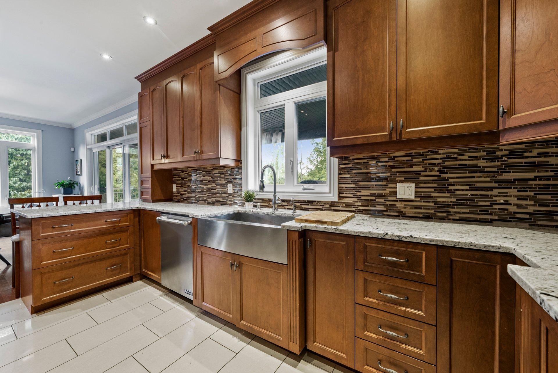 









182


Rue de Saguenay

,
Bromont,




QC
J2L2H8

