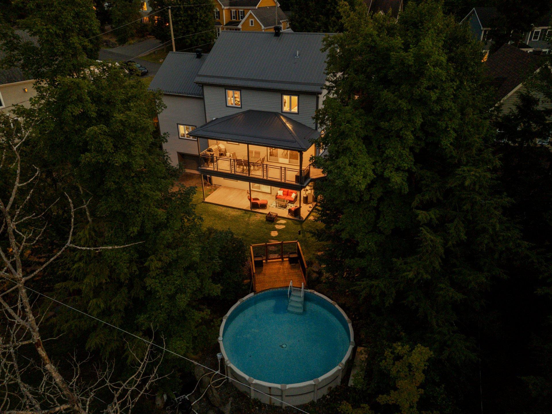 









182


Rue de Saguenay

,
Bromont,




QC
J2L2H8

