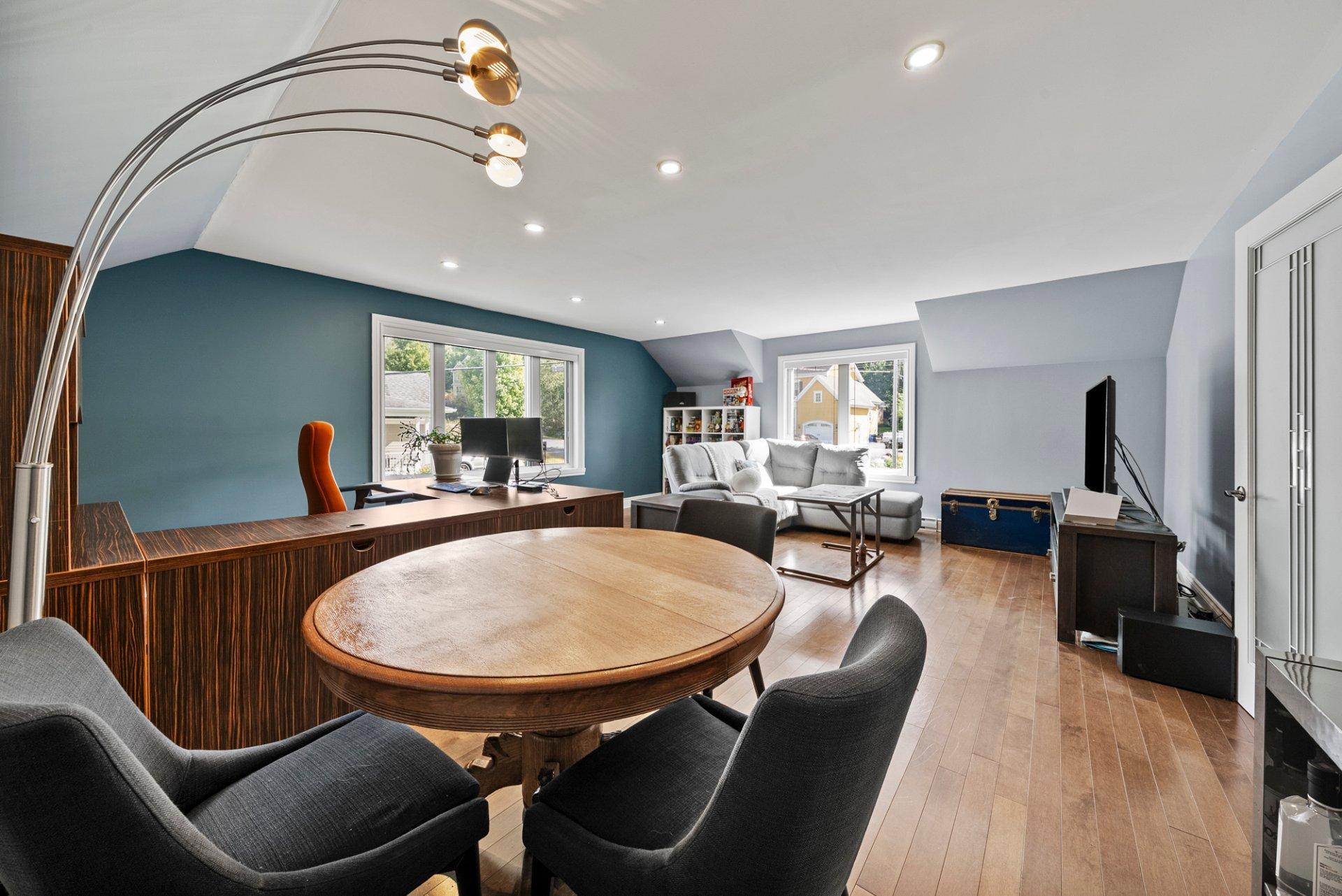 









182


Rue de Saguenay

,
Bromont,




QC
J2L2H8

