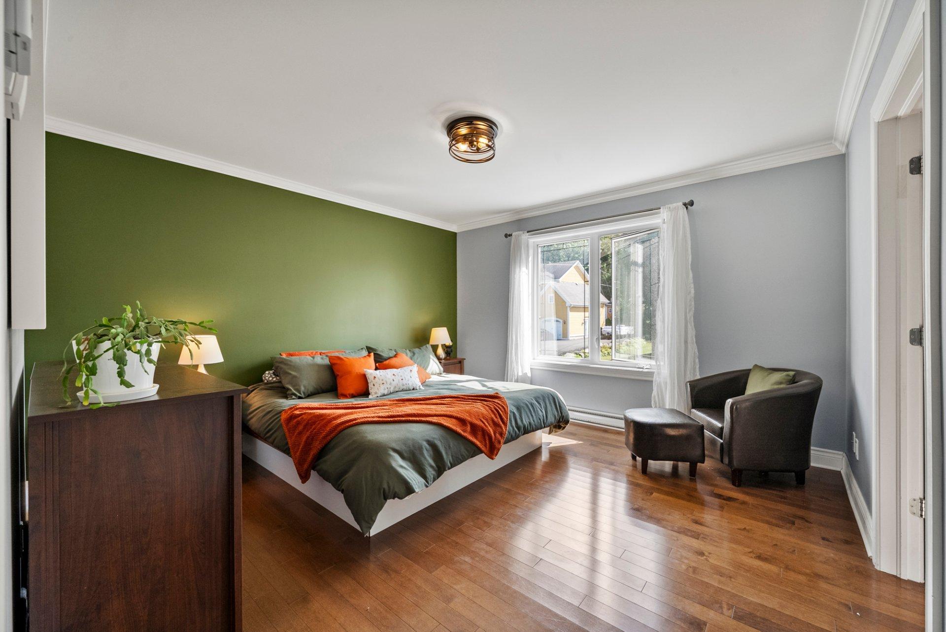 









182


Rue de Saguenay

,
Bromont,




QC
J2L2H8


