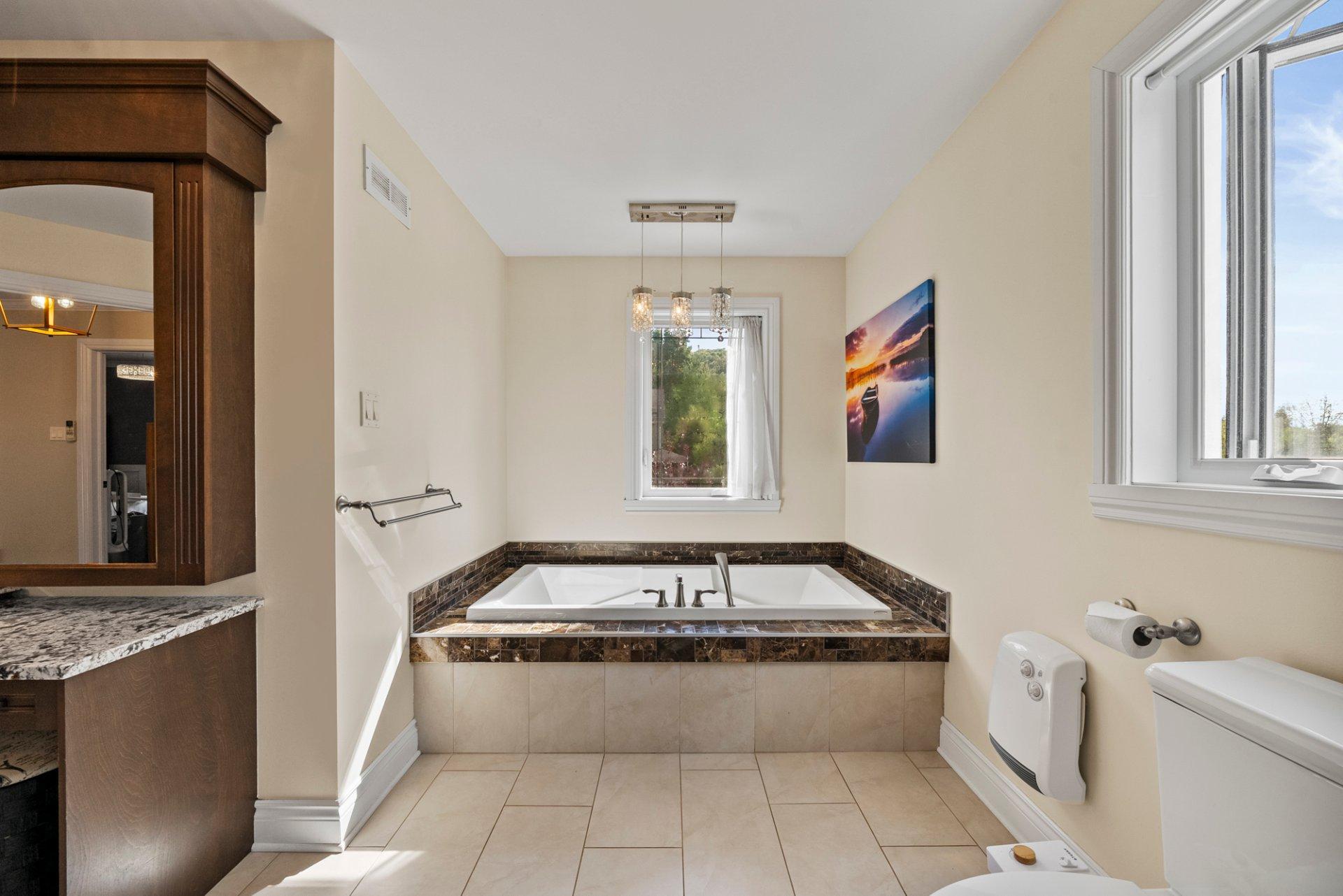 









182


Rue de Saguenay

,
Bromont,




QC
J2L2H8

