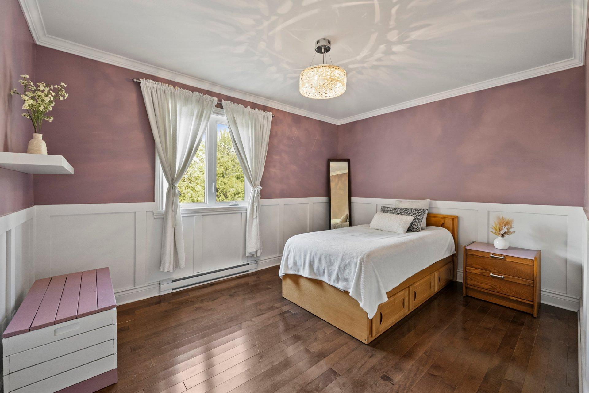 









182


Rue de Saguenay

,
Bromont,




QC
J2L2H8

