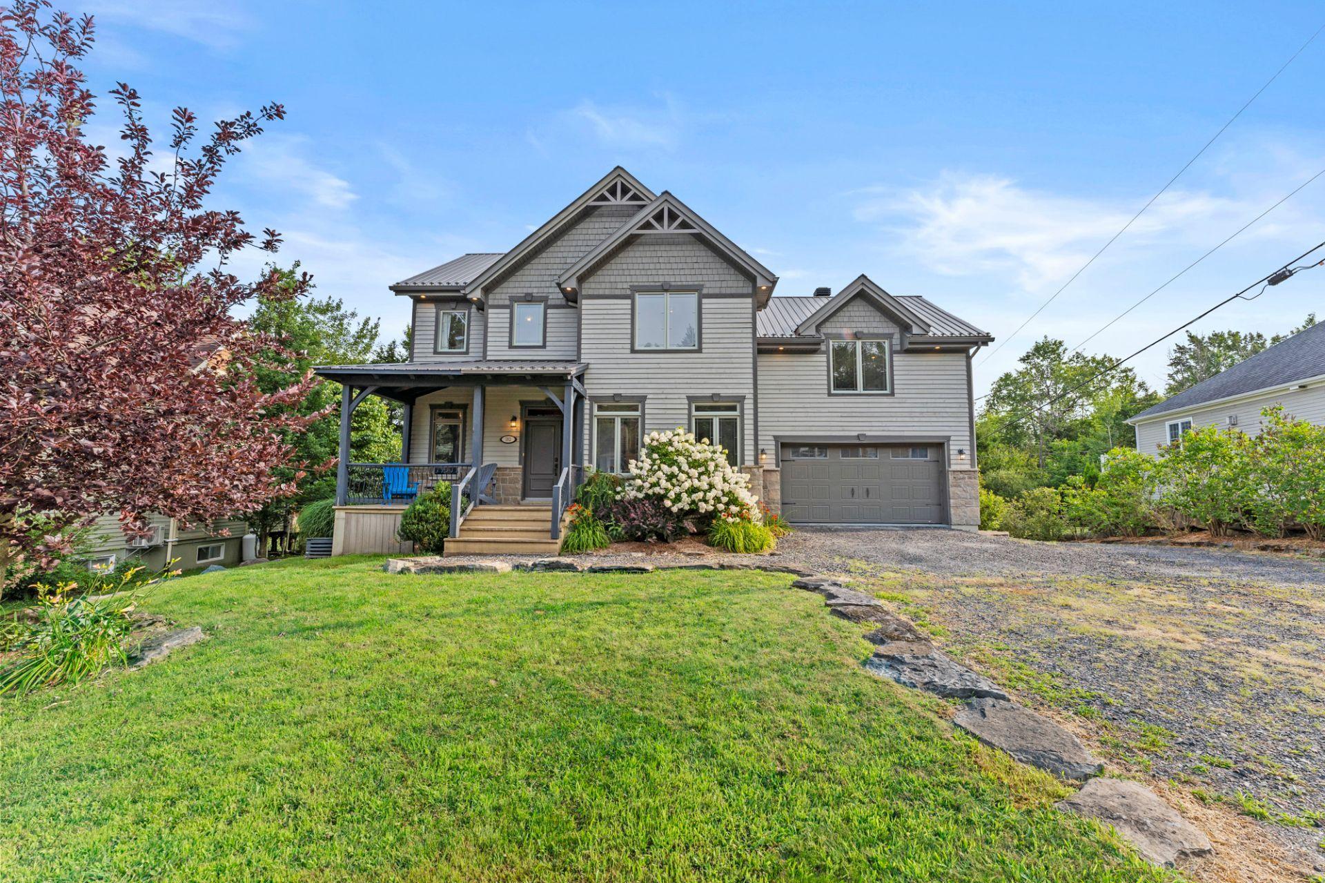 









182


Rue de Saguenay

,
Bromont,




QC
J2L2H8

