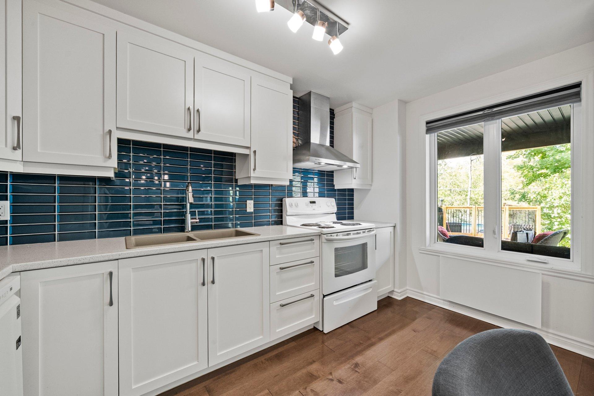 









182


Rue de Saguenay

,
Bromont,




QC
J2L2H8

