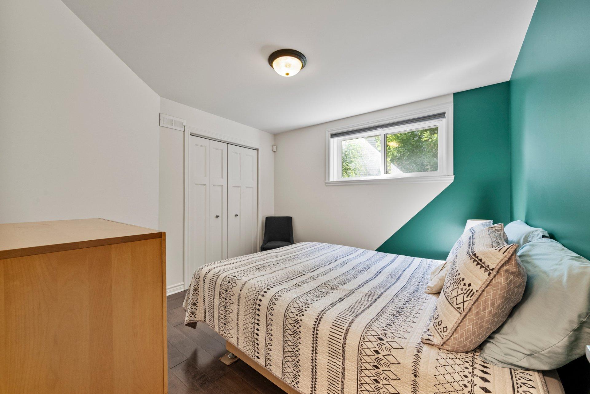 









182


Rue de Saguenay

,
Bromont,




QC
J2L2H8

