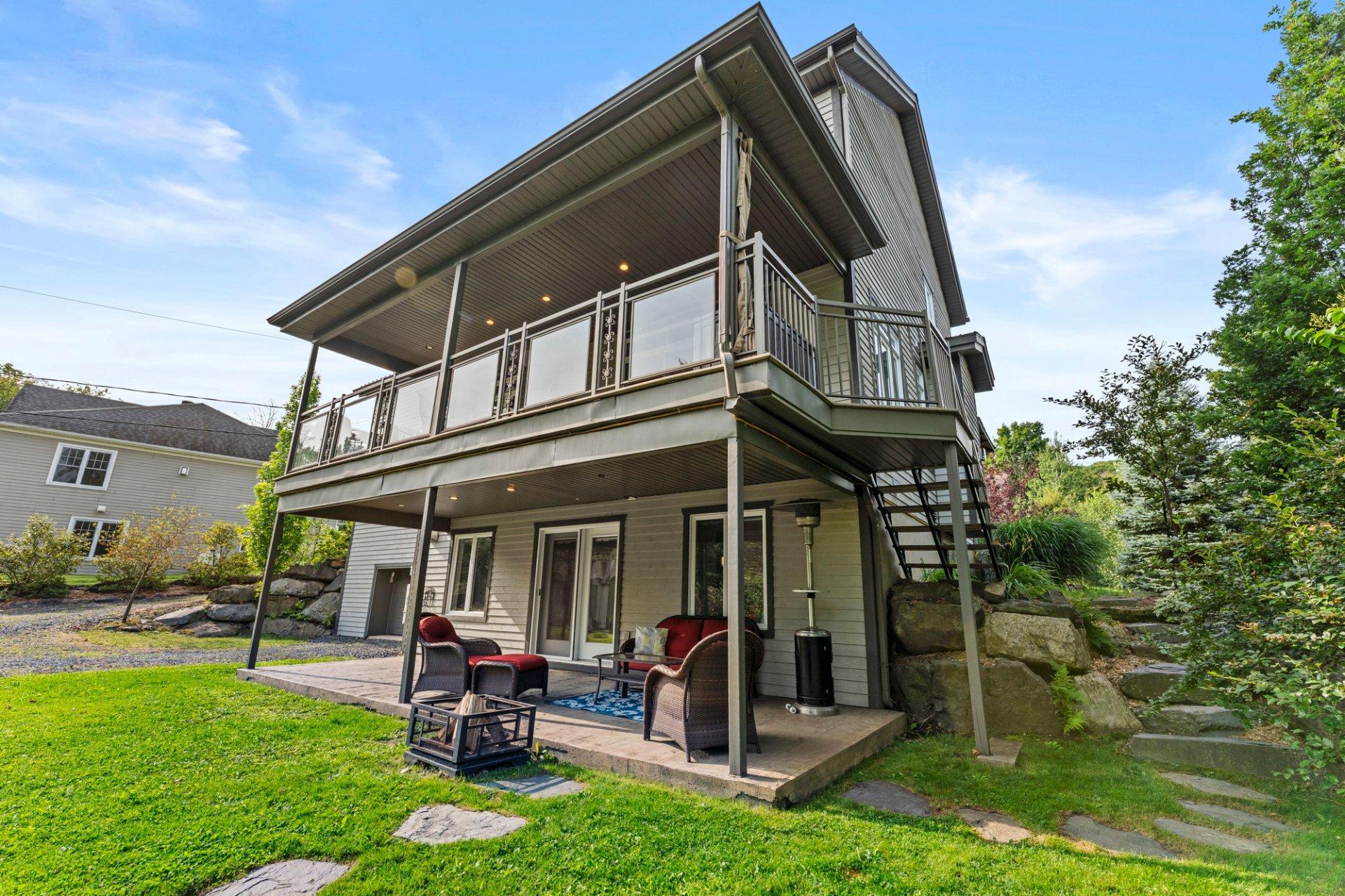 









182


Rue de Saguenay

,
Bromont,




QC
J2L2H8

