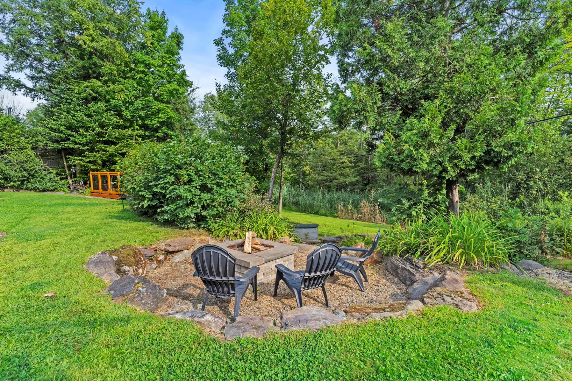 









182


Rue de Saguenay

,
Bromont,




QC
J2L2H8

