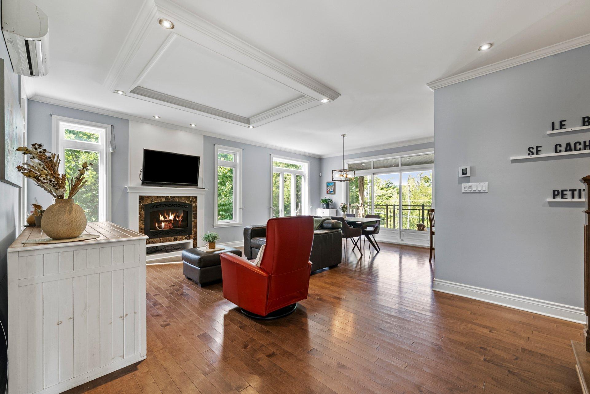 









182


Rue de Saguenay

,
Bromont,




QC
J2L2H8

