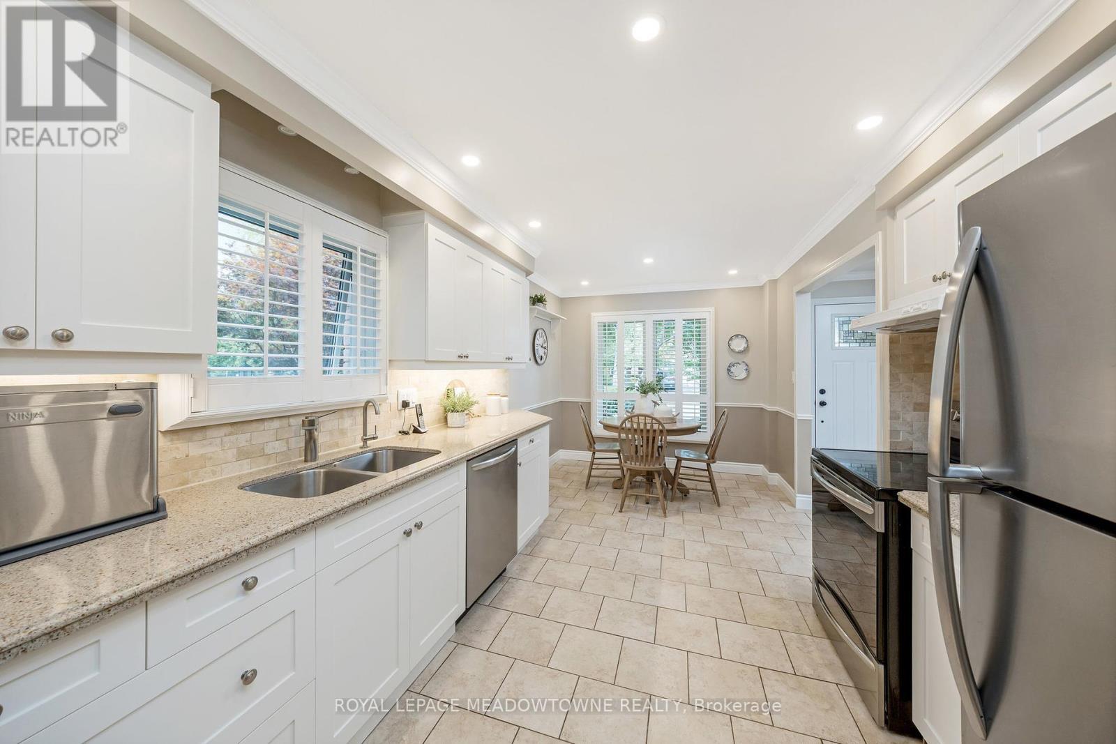 












561 HAWTHORNE CRESCENT

,
Milton,




Ontario
L9T4P8

