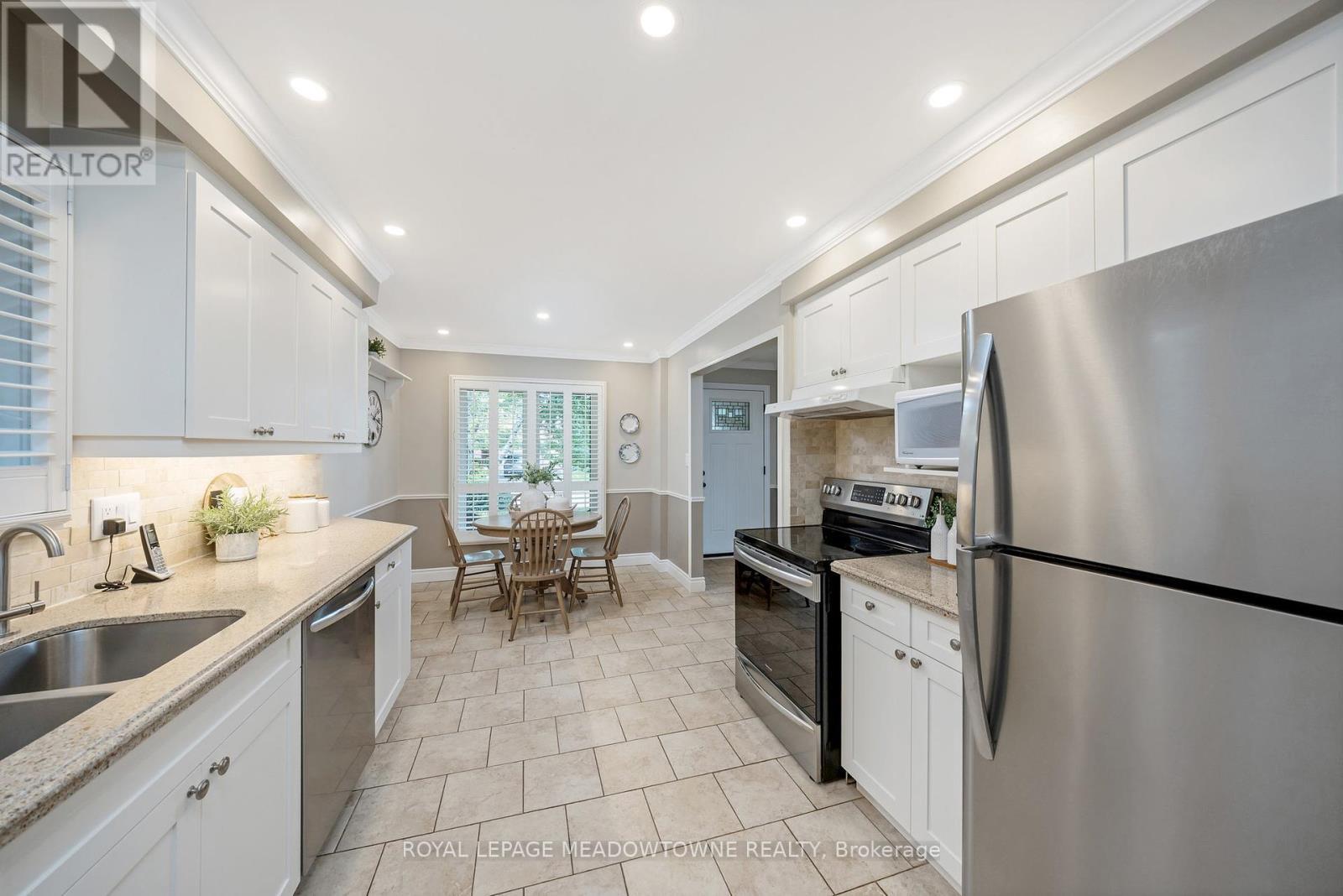 












561 HAWTHORNE CRESCENT

,
Milton,




Ontario
L9T4P8

