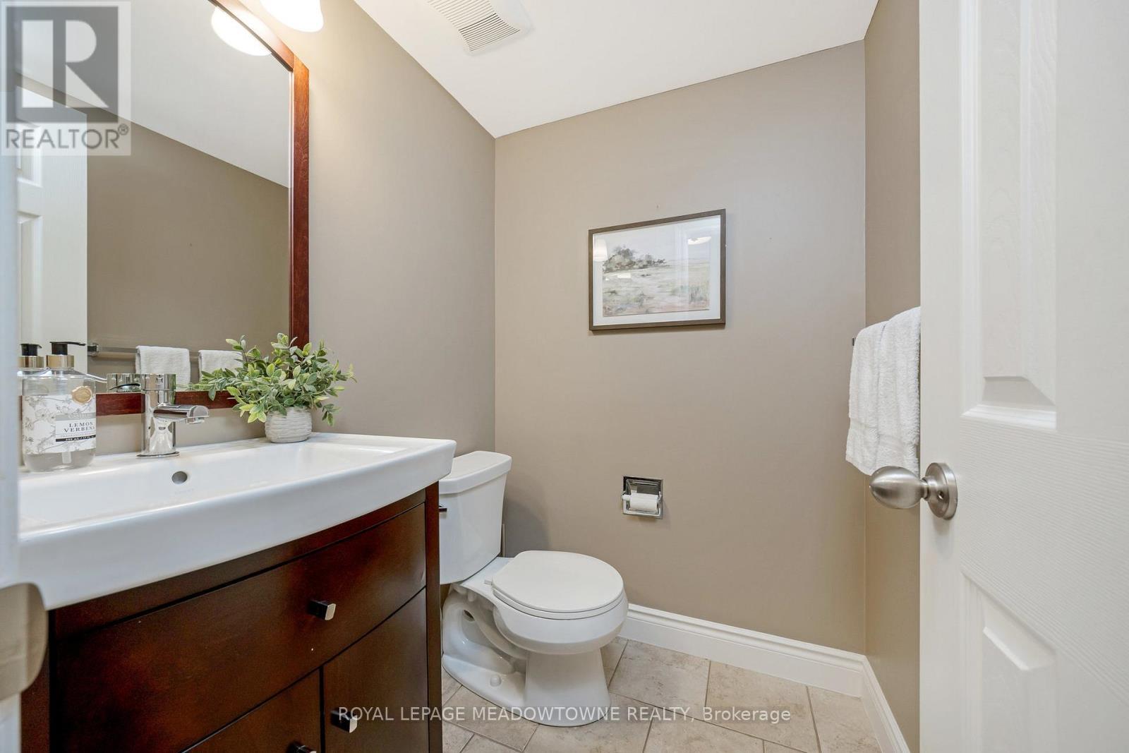 












561 HAWTHORNE CRESCENT

,
Milton,




Ontario
L9T4P8

