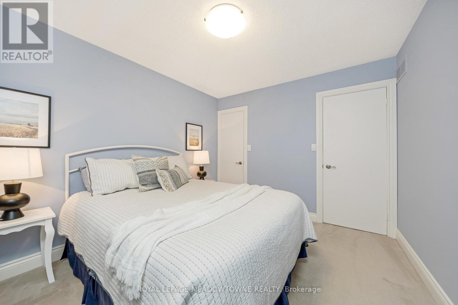 












561 HAWTHORNE CRESCENT

,
Milton,




Ontario
L9T4P8


