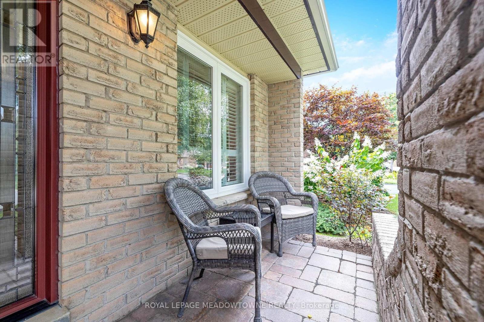 












561 HAWTHORNE CRESCENT

,
Milton,




Ontario
L9T4P8

