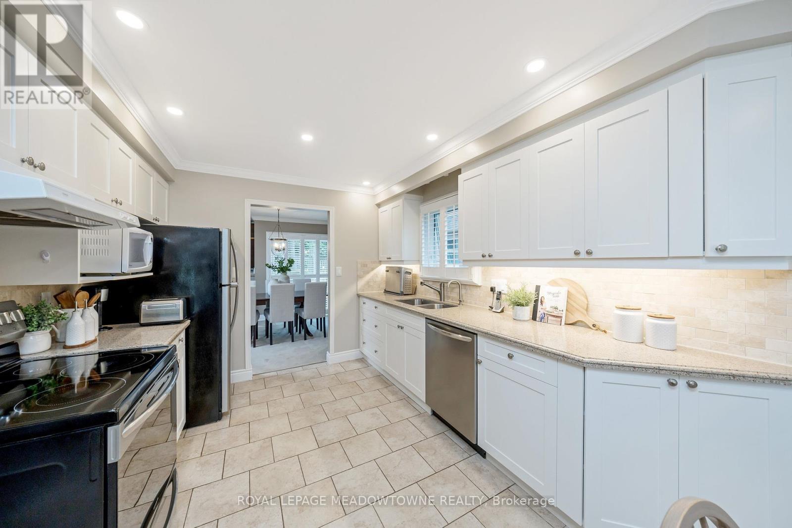 












561 HAWTHORNE CRESCENT

,
Milton,




Ontario
L9T4P8

