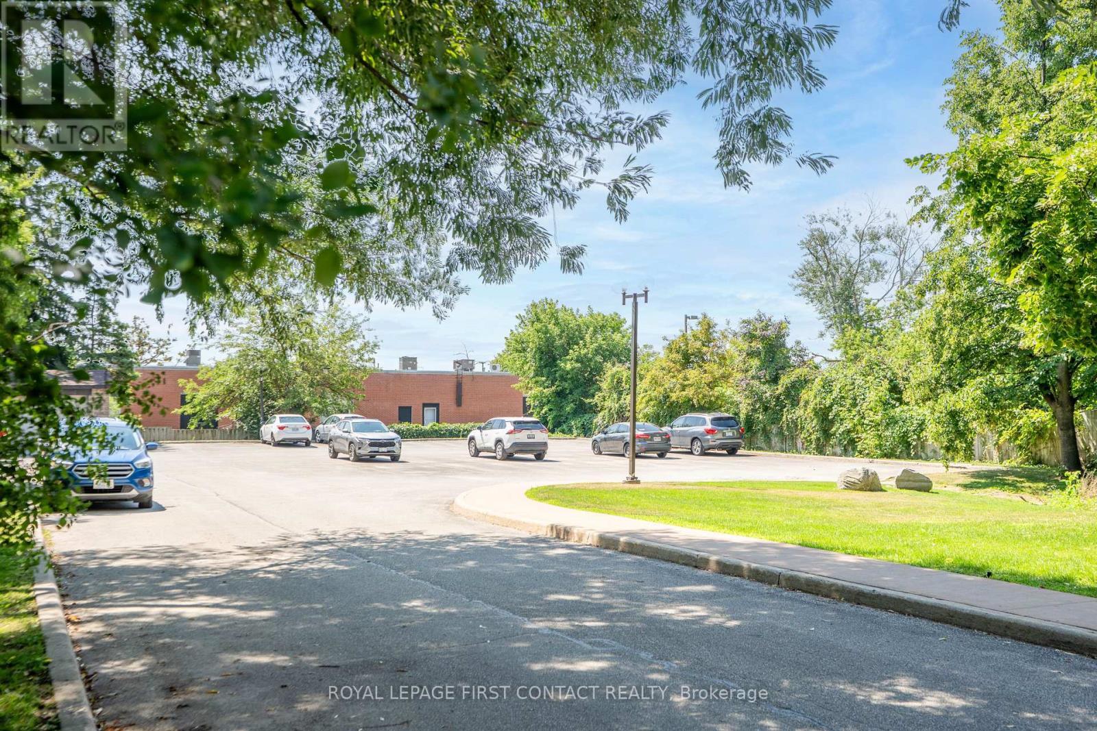 












104 - 117 EDGEHILL DRIVE

,
Barrie,




Ontario
L4N1L9

