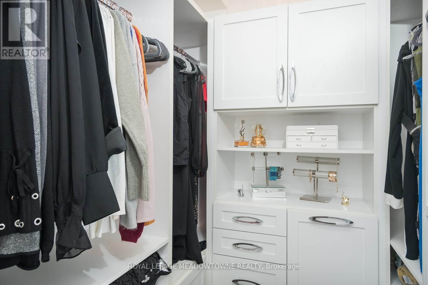












229 BELMORE COURT

,
Milton,




Ontario
L9E1H5

