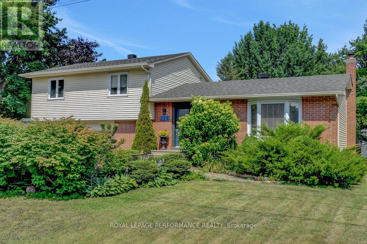 












124 DES PINS STREET

,
Russell,




Ontario
K4R1C5

