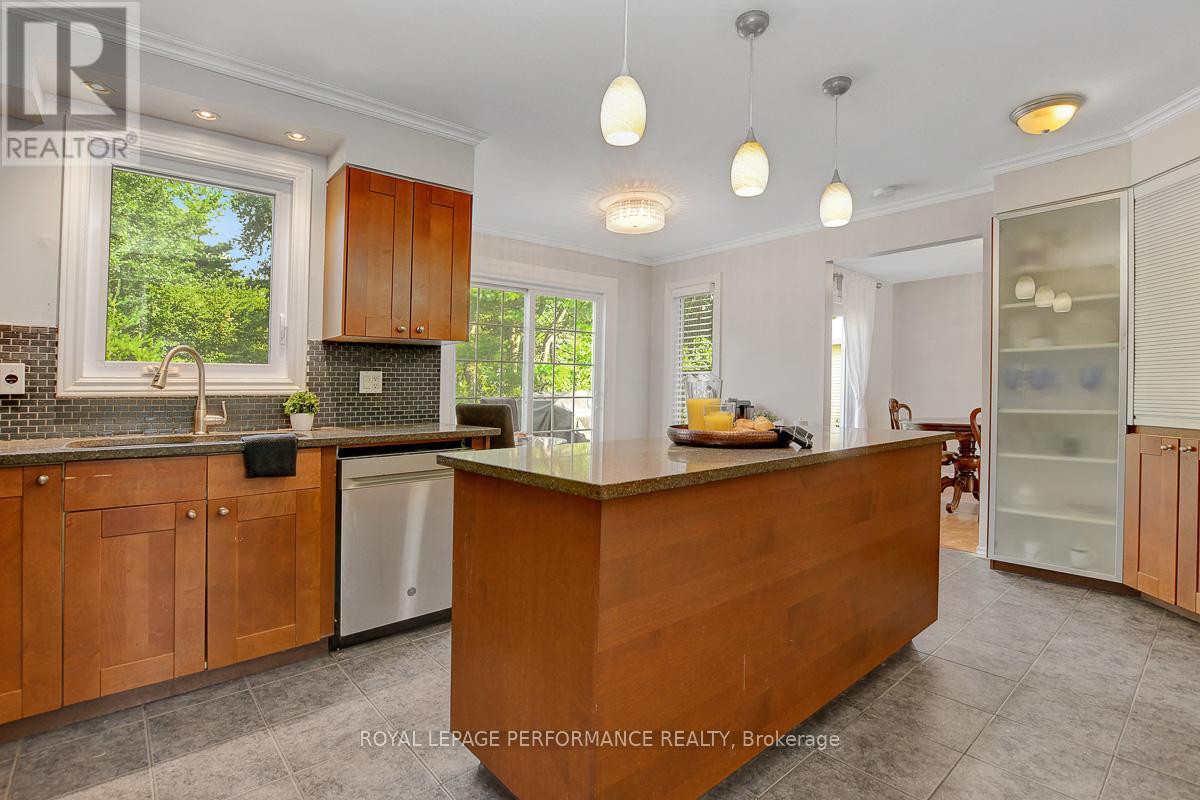 












124 DES PINS STREET

,
Russell,




Ontario
K4R1C5

