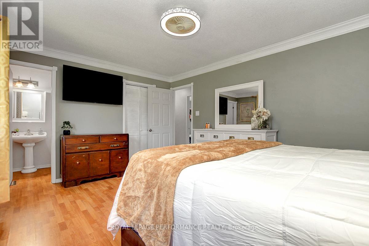 












124 DES PINS STREET

,
Russell,




Ontario
K4R1C5

