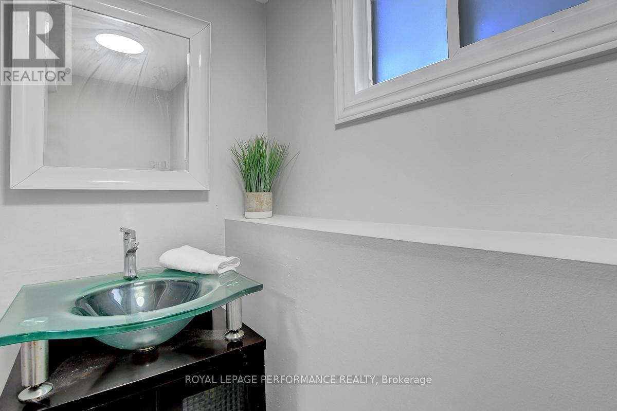 












124 DES PINS STREET

,
Russell,




Ontario
K4R1C5

