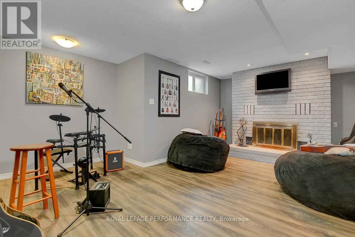 












124 DES PINS STREET

,
Russell,




Ontario
K4R1C5

