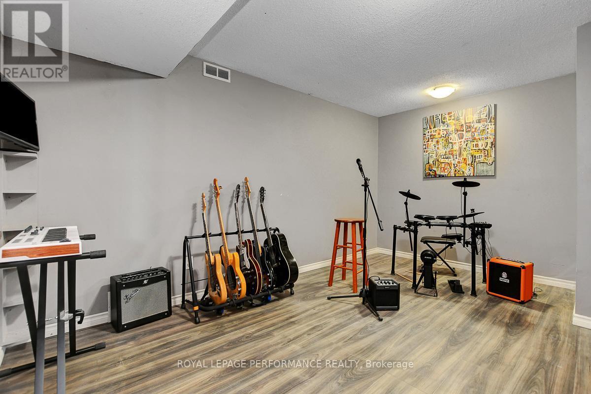 












124 DES PINS STREET

,
Russell,




Ontario
K4R1C5


