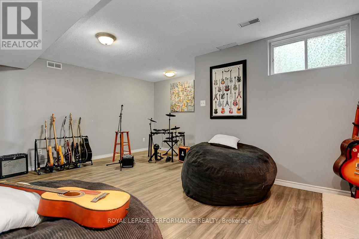 












124 DES PINS STREET

,
Russell,




Ontario
K4R1C5

