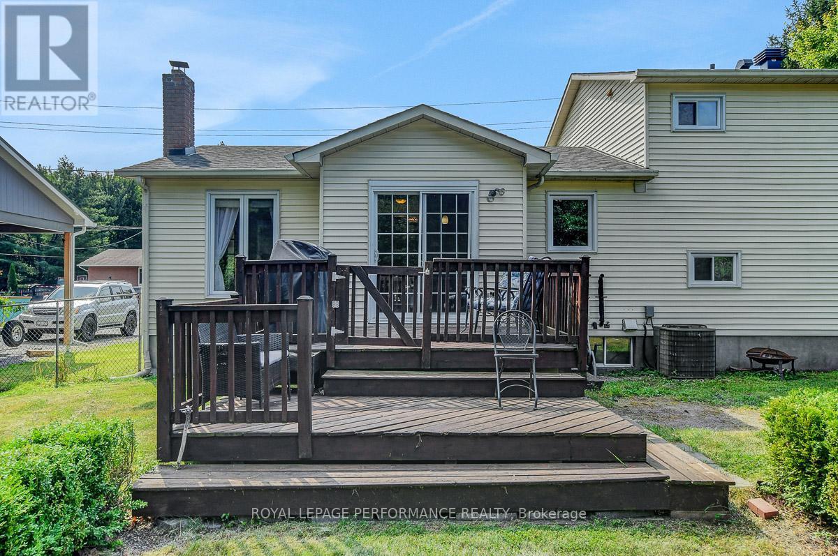 












124 DES PINS STREET

,
Russell,




Ontario
K4R1C5

