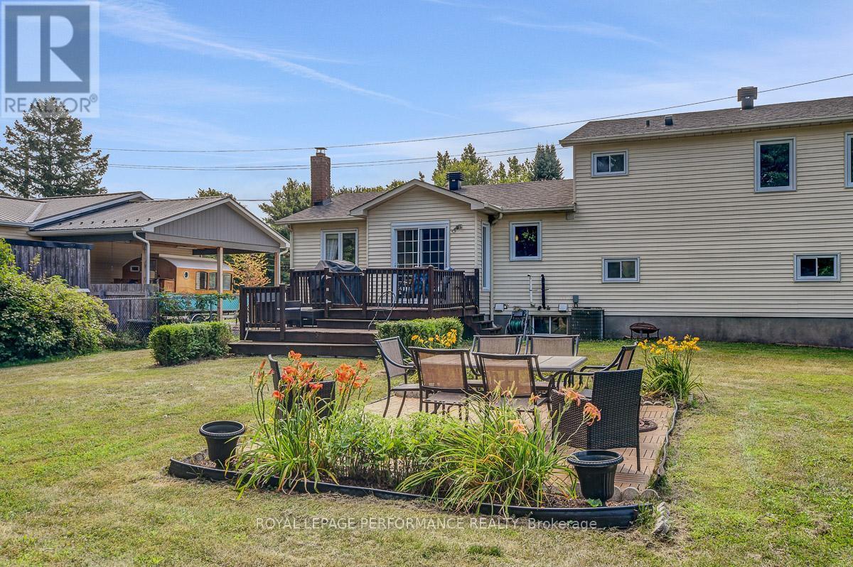 












124 DES PINS STREET

,
Russell,




Ontario
K4R1C5

