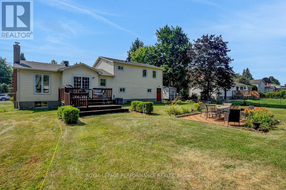 












124 DES PINS STREET

,
Russell,




Ontario
K4R1C5

