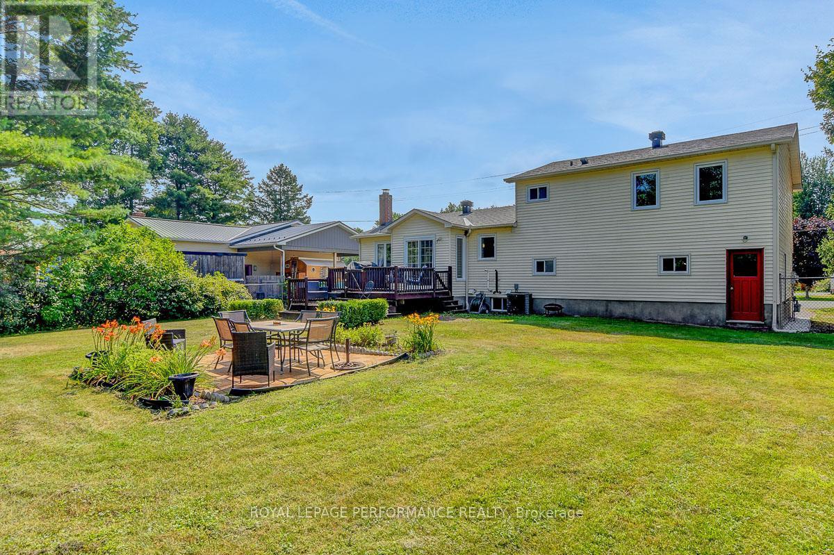 












124 DES PINS STREET

,
Russell,




Ontario
K4R1C5

