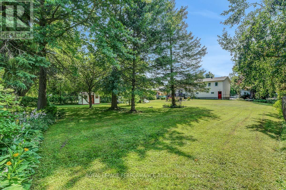












124 DES PINS STREET

,
Russell,




Ontario
K4R1C5

