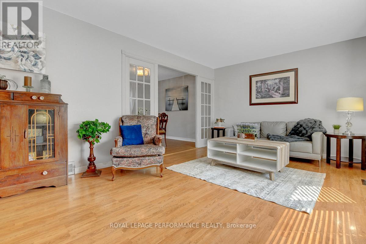












124 DES PINS STREET

,
Russell,




Ontario
K4R1C5

