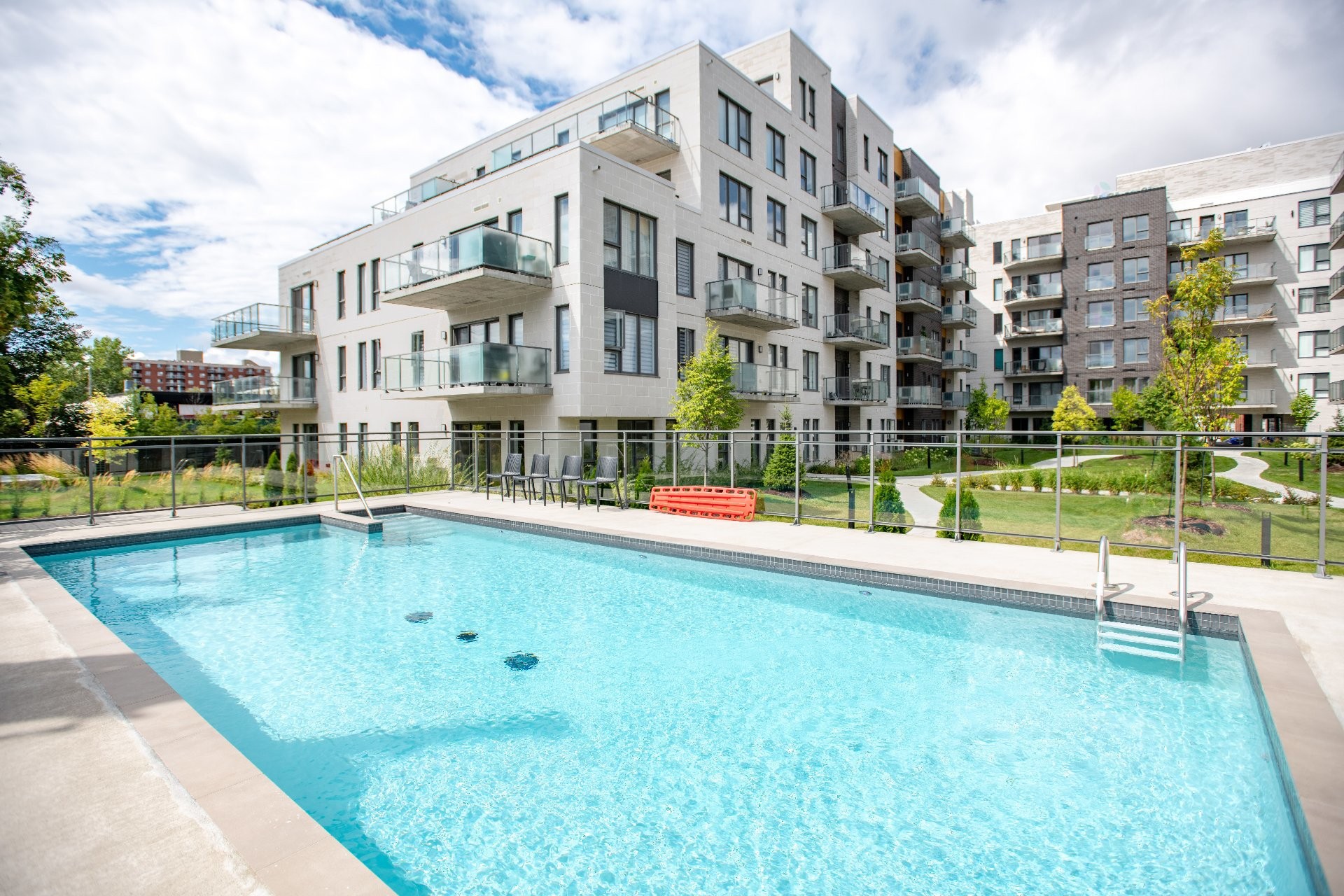 









2030


Rue Lucien-Thimens

, 112,
Montréal (Saint-Laurent),




QC
H4R0T2

