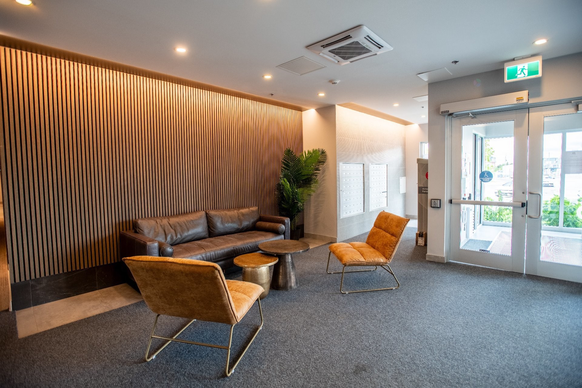 









2030


Rue Lucien-Thimens

, 112,
Montréal (Saint-Laurent),




QC
H4R0T2

