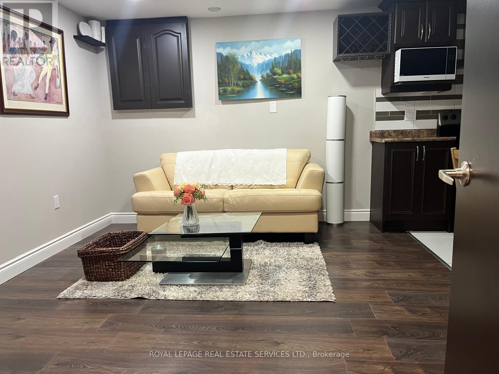 












BASEMENT - 6057 LEESIDE CRESCENT

,
Mississauga,




Ontario
L5M5K6

