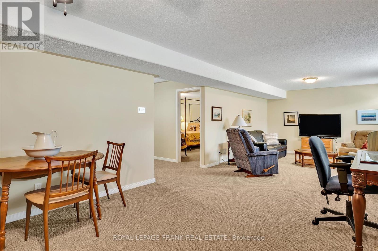 












12 - 877 WENTWORTH STREET

,
Peterborough (Otonabee Ward 1),




Ontario
K9J8R7

