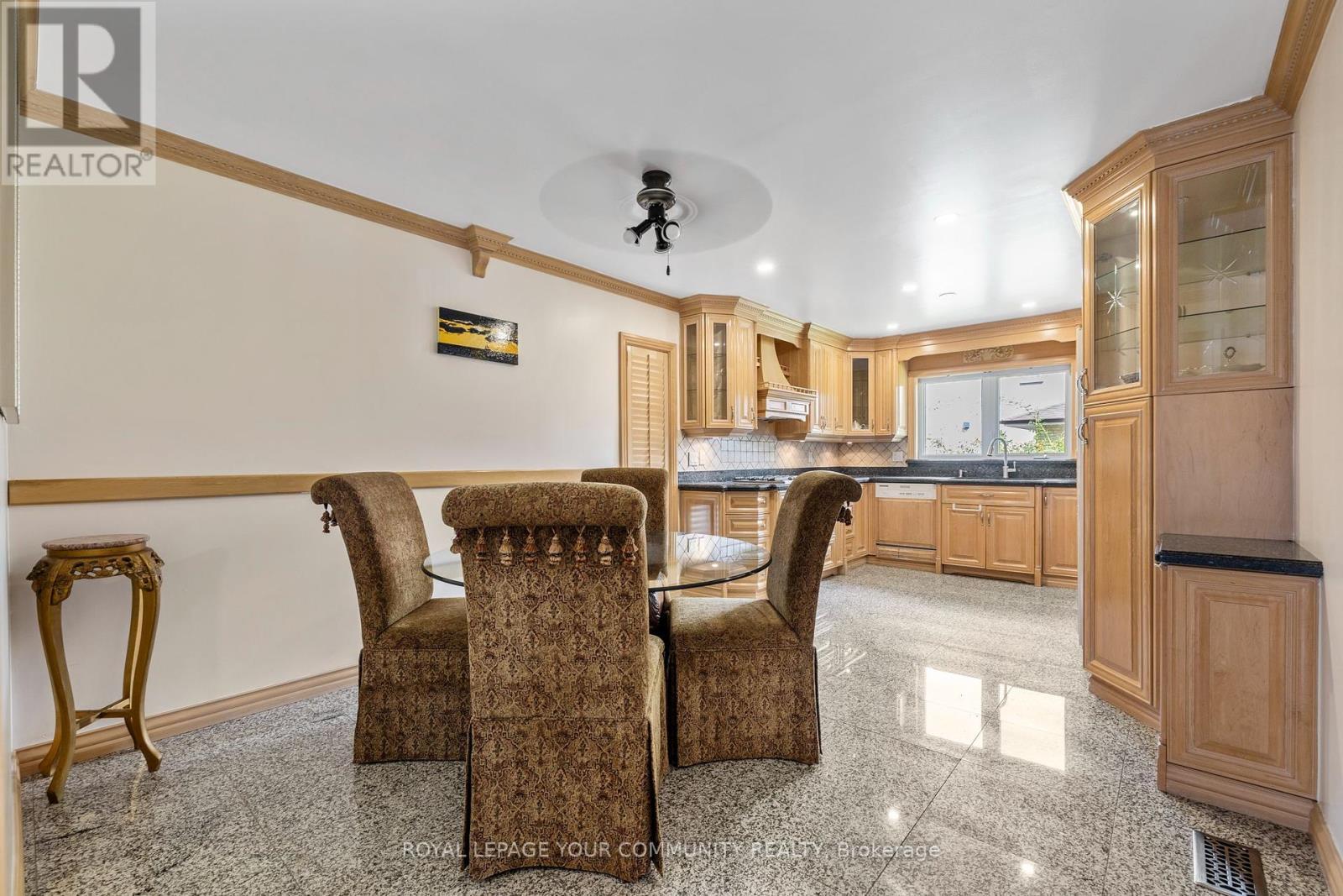 












38 SPRUCE AVENUE S

,
Richmond Hill,




Ontario
L4C6W1

