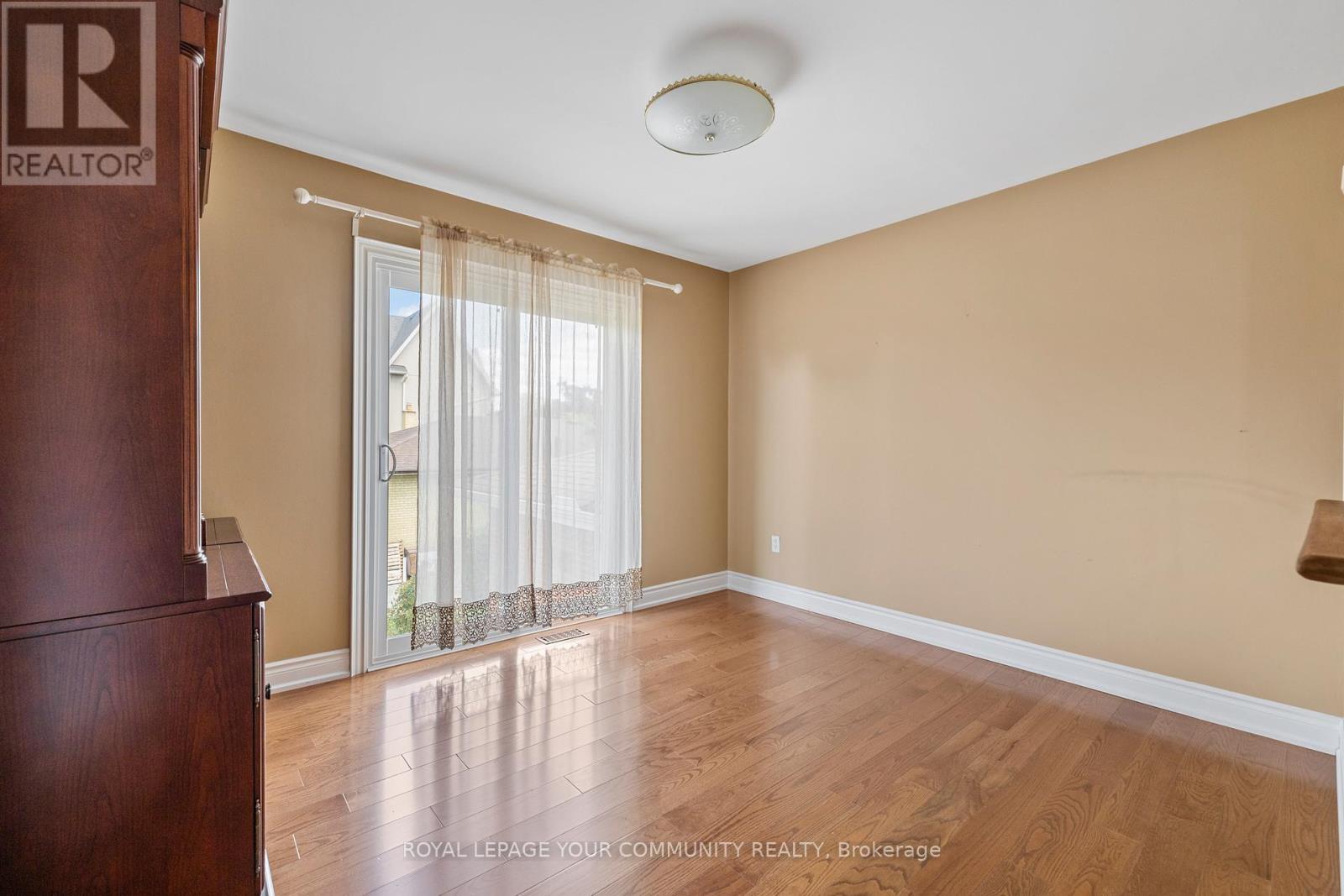 












38 SPRUCE AVENUE S

,
Richmond Hill,




Ontario
L4C6W1

