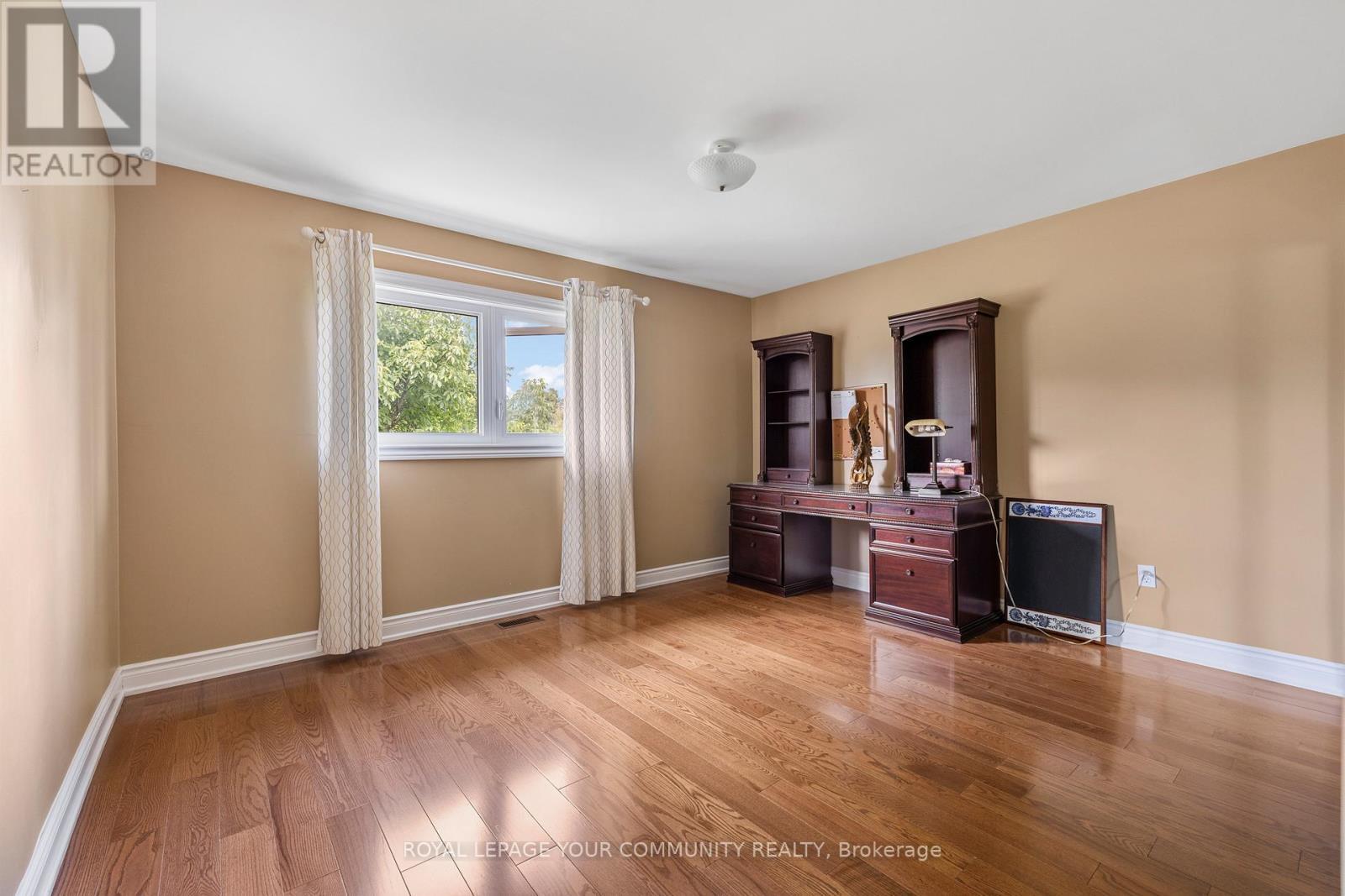












38 SPRUCE AVENUE S

,
Richmond Hill,




Ontario
L4C6W1

