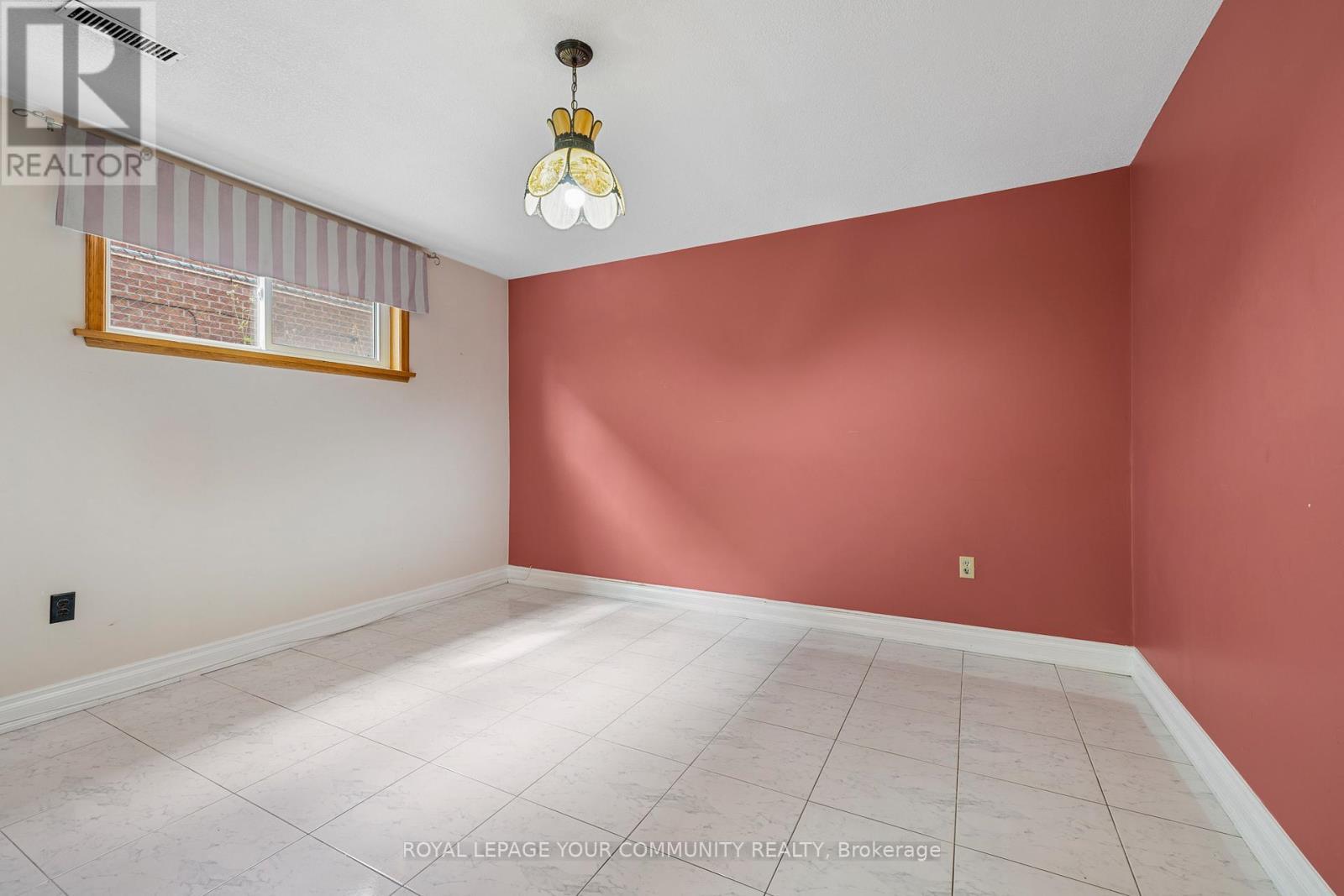 












38 SPRUCE AVENUE S

,
Richmond Hill,




Ontario
L4C6W1

