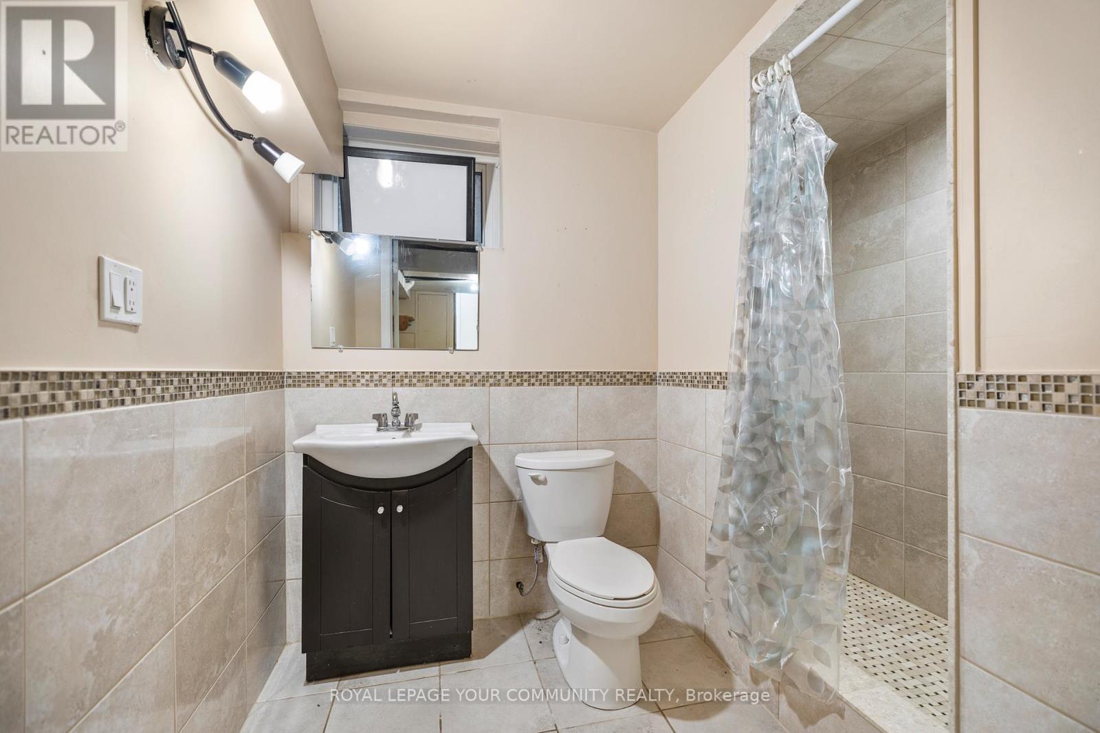 












38 SPRUCE AVENUE S

,
Richmond Hill,




Ontario
L4C6W1

