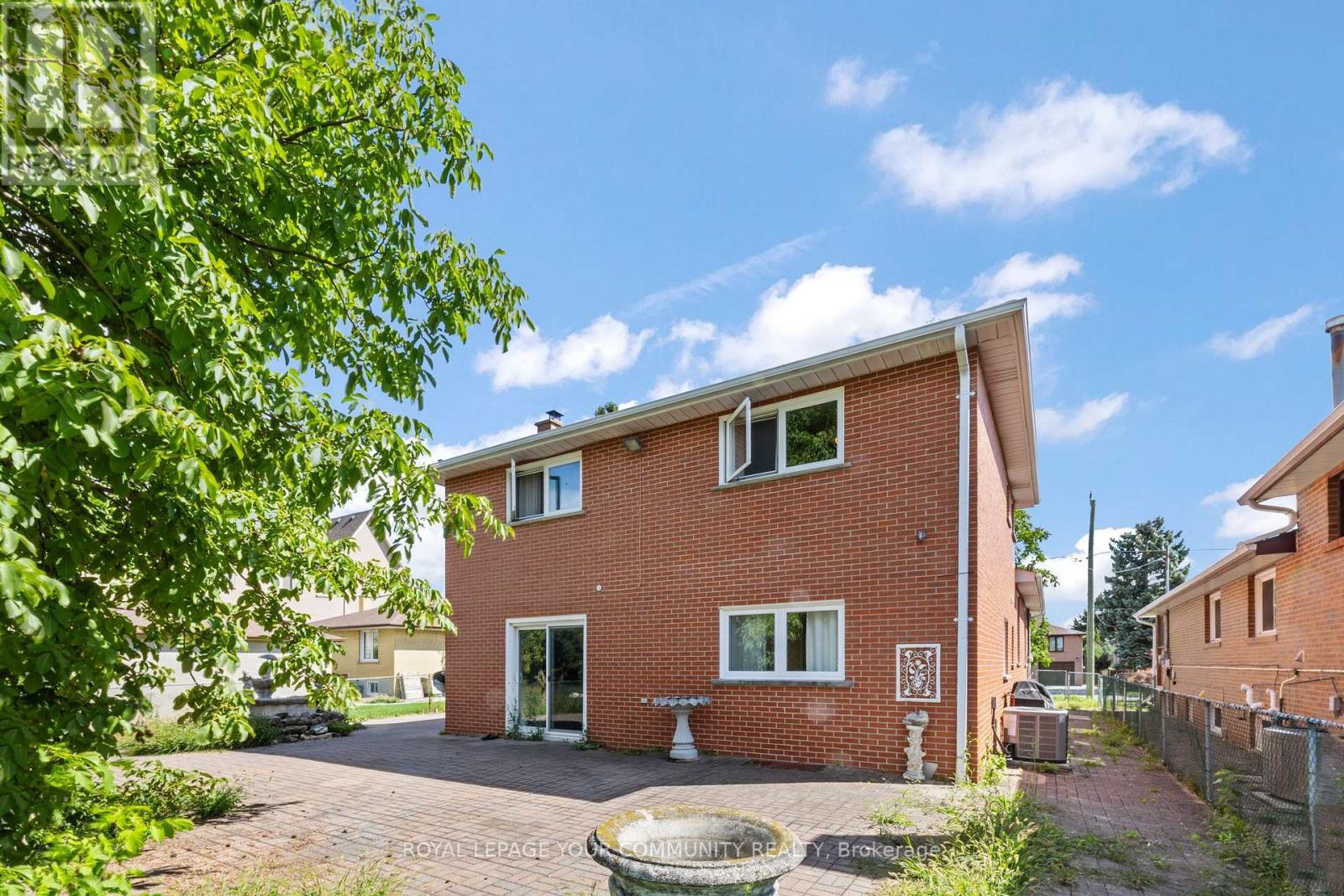 












38 SPRUCE AVENUE S

,
Richmond Hill,




Ontario
L4C6W1

