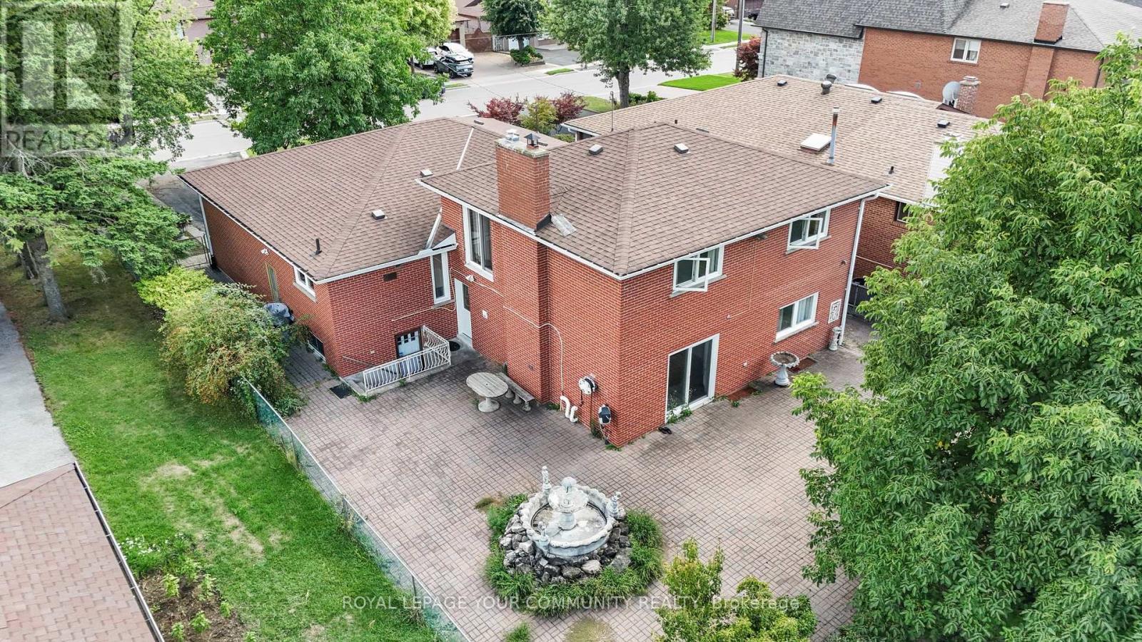












38 SPRUCE AVENUE S

,
Richmond Hill,




Ontario
L4C6W1

