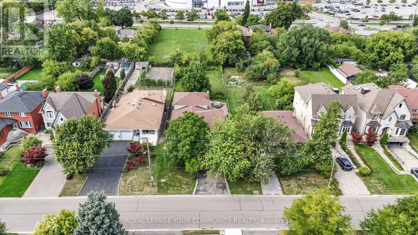 












38 SPRUCE AVENUE S

,
Richmond Hill,




Ontario
L4C6W1

