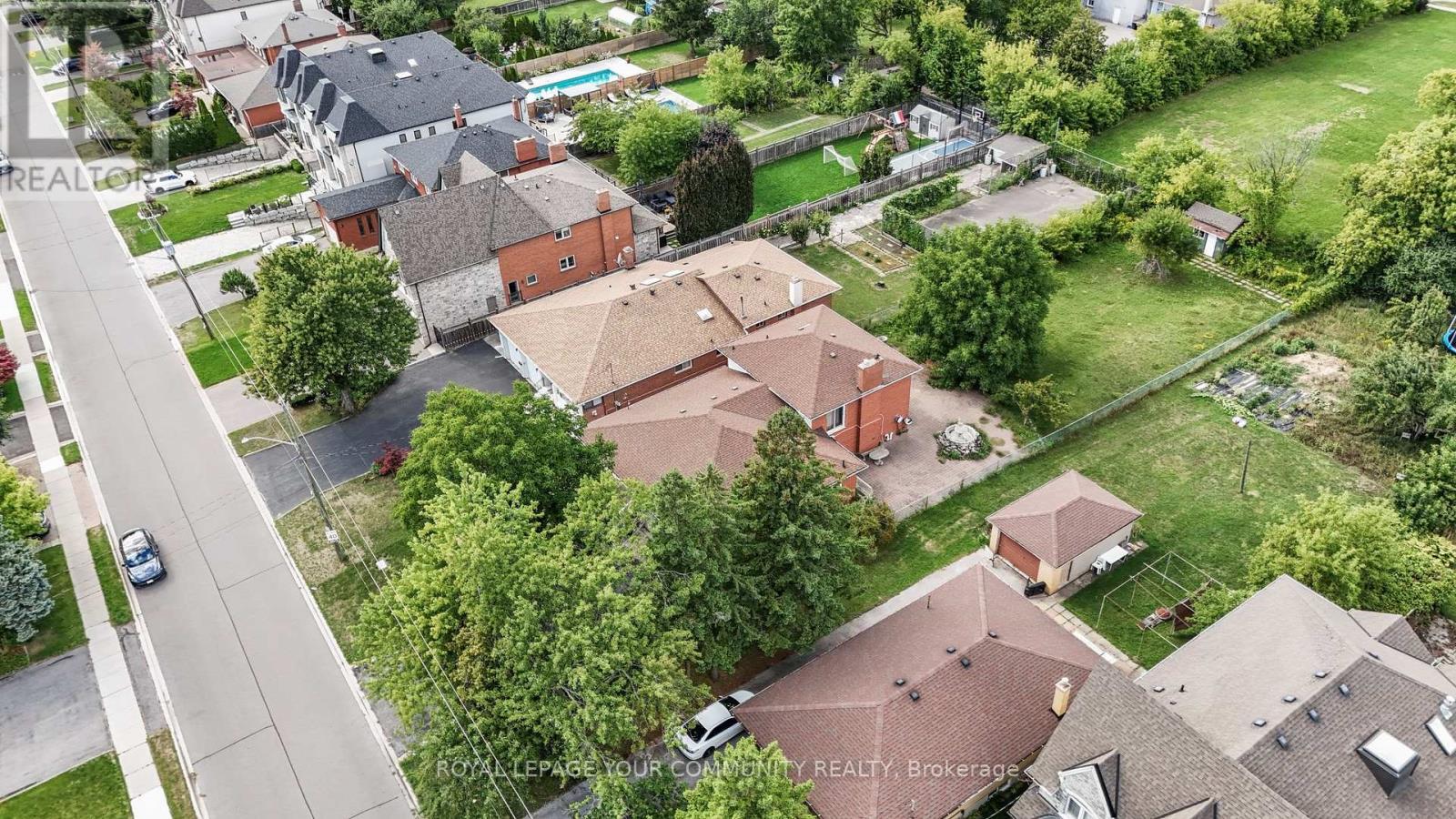 












38 SPRUCE AVENUE S

,
Richmond Hill,




Ontario
L4C6W1

