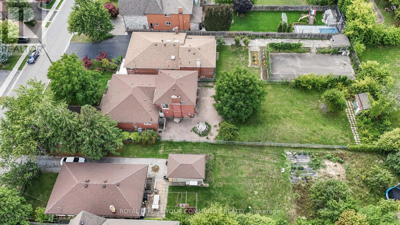 












38 SPRUCE AVENUE S

,
Richmond Hill,




Ontario
L4C6W1

