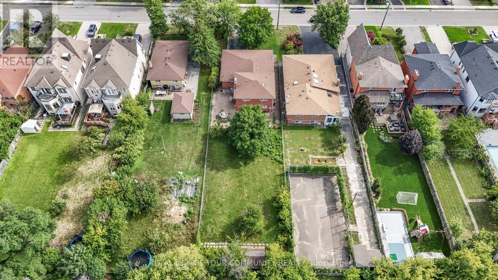 












38 SPRUCE AVENUE S

,
Richmond Hill,




Ontario
L4C6W1

