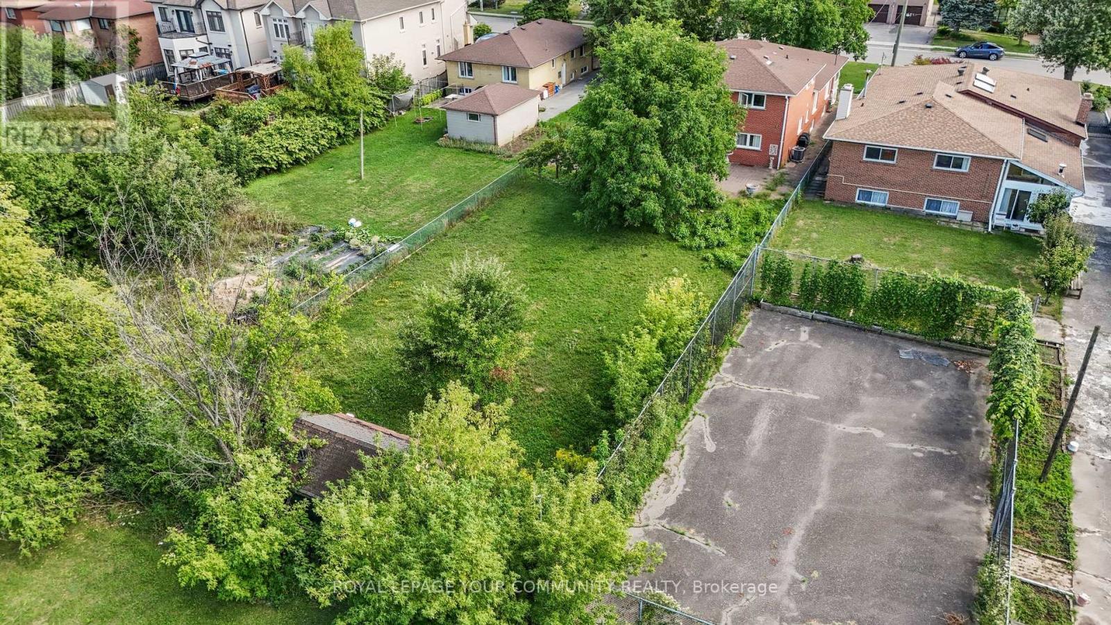 












38 SPRUCE AVENUE S

,
Richmond Hill,




Ontario
L4C6W1

